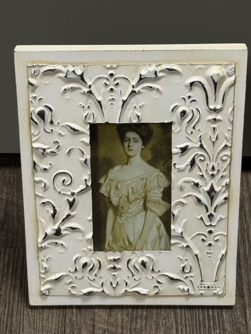 NWOT- Distressed White Ornate Decorative Photo Frame - Home Accents